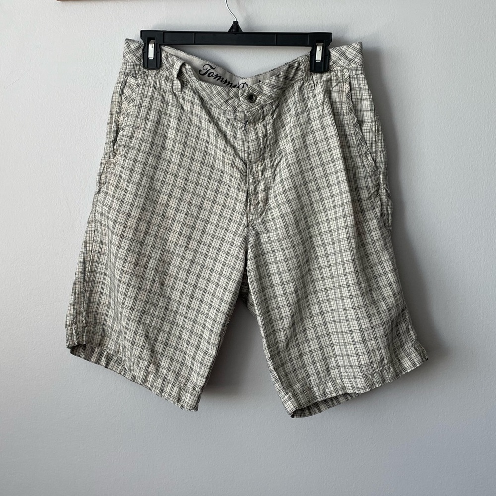 TOMMY BAHAMA PLAID CARGO SHORTS SIZE 34